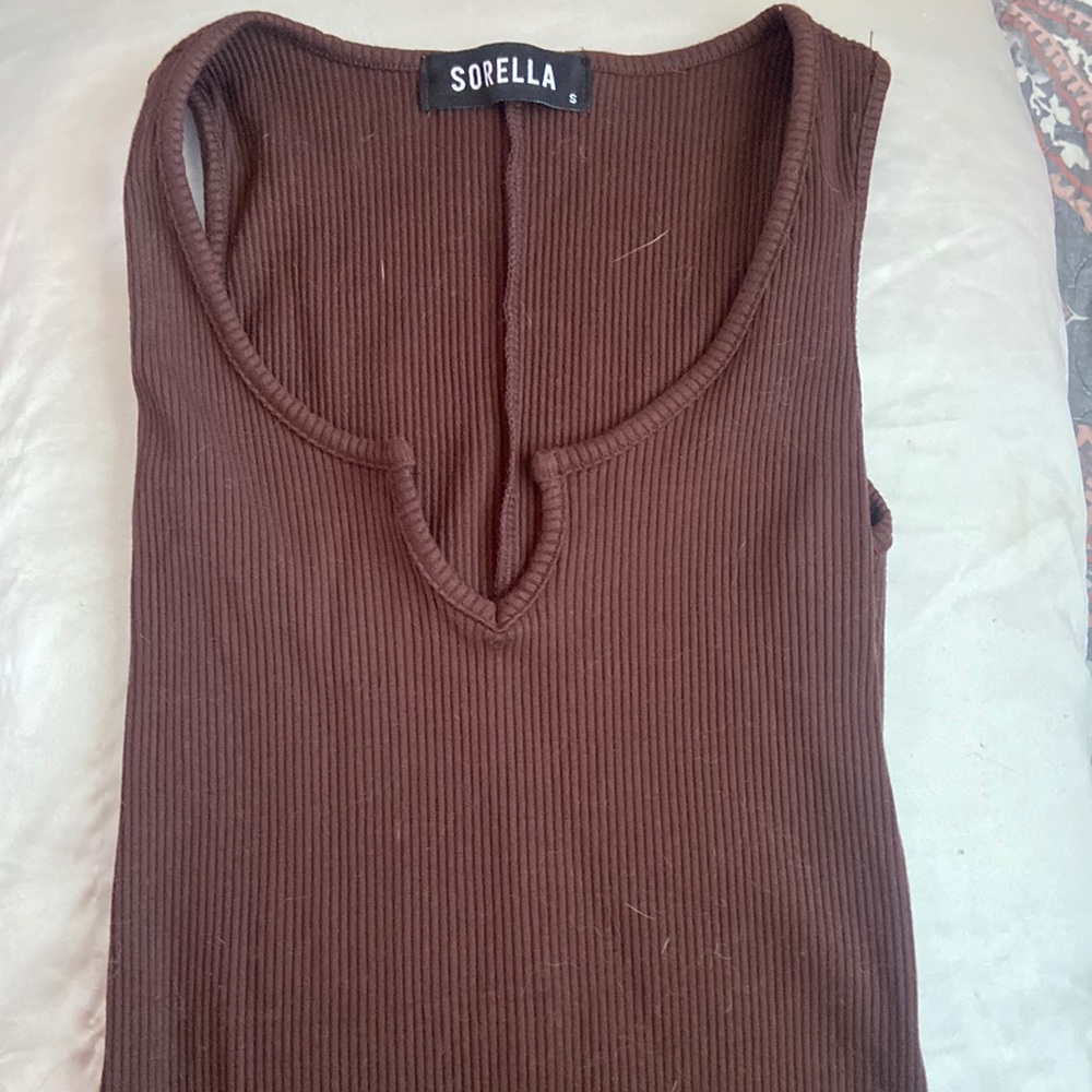 Long fitted brown dress